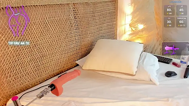 cloe 25 online show from October 2025 03:25:01 AM