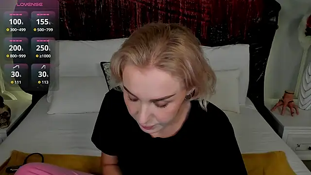 LianaFord online show from October 2025 11:06:02 PM