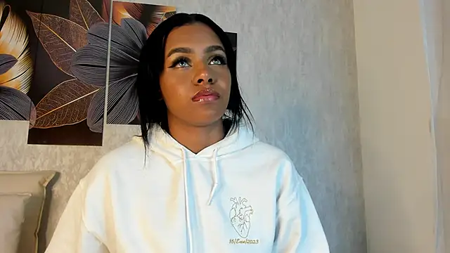 Snapshot of Emma_Morgann chatting on December 2024 11:21:02 AM Emma Morgann online show from December 2024 11:21:02 AM