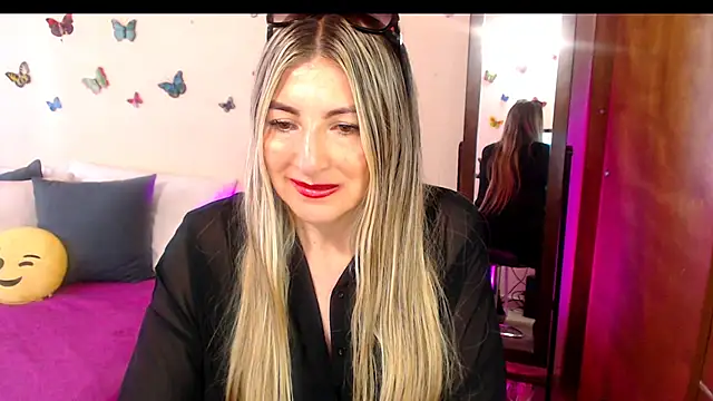 Jolie-Mature online show from November 2025 08:09:02 PM