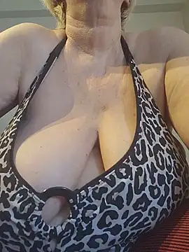 Snapshot of milfchantal4 chatting on June 2026 08:31:02 AM milfchantal4 online show from June 2026 08:31:02 AM