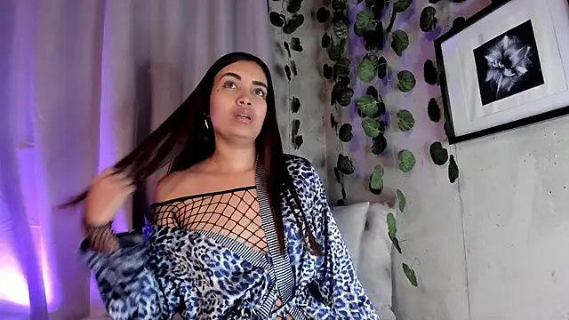 aisha es online show from March 2025 01:52:02 AM