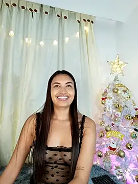 aisha es online show from December 2025 10:18:02 PM