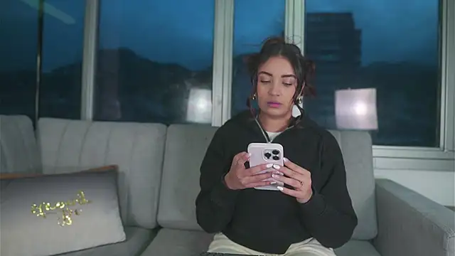 Snapshot of aisha_es chatting on May 2026 10:41:02 AM aisha es online show from May 2026 10:41:02 AM