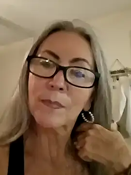 Snapshot of EvaRobinson chatting on December 2024 02:10:01 AM EvaRobinson online show from December 2024 02:10:01 AM