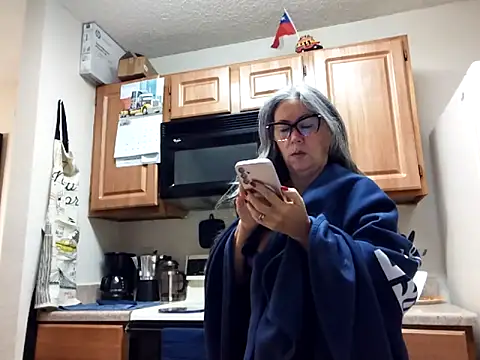 Snapshot of EvaRobinson chatting on January 2025 01:58:01 PM EvaRobinson online show from January 2025 01:58:01 PM