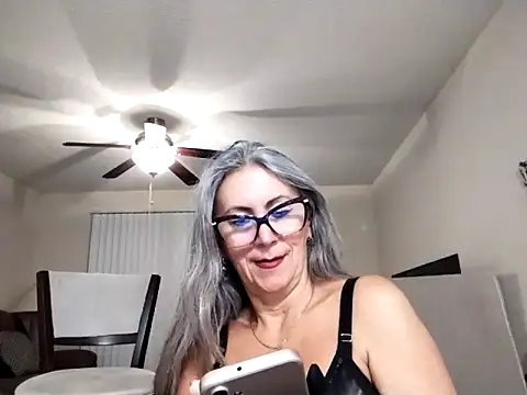 Snapshot of EvaRobinson chatting on February 2025 12:02:01 AM EvaRobinson online show from February 2025 12:02:01 AM