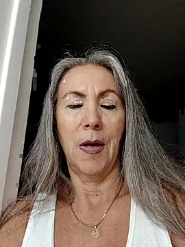 Snapshot of EvaRobinson chatting on February 2025 01:50:01 PM EvaRobinson online show from February 2025 01:50:01 PM