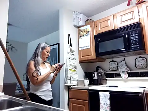 Snapshot of EvaRobinson chatting on March 2025 08:05:02 PM EvaRobinson online show from March 2025 08:05:02 PM