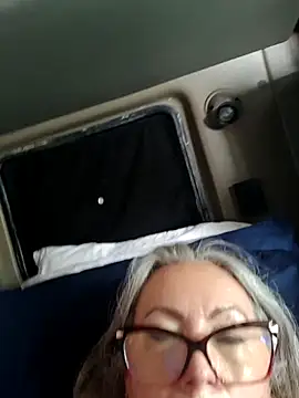 Snapshot of EvaRobinson chatting on March 2025 05:50:02 PM EvaRobinson online show from March 2025 05:50:02 PM