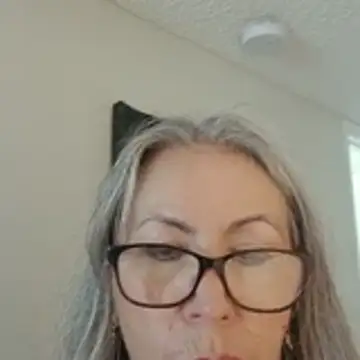 Snapshot of EvaRobinson chatting on May 2026 04:12:01 PM EvaRobinson online show from May 2026 04:12:01 PM
