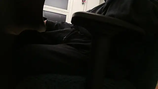 Snapshot of chubbysmallcock@xh chatting on November 2025 05:56:01 PM chubbysmallcockxh online show from November 2025 05:56:01 PM