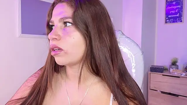 Snapshot of bluee_hazell chatting on October 2025 10:10:01 AM bluee hazell online show from October 2025 10:10:01 AM