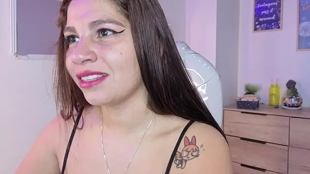 Snapshot of bluee_hazell chatting on April 2026 11:33:01 AM bluee hazell online show from April 2026 11:33:01 AM