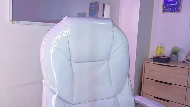 Snapshot of bluee_hazell chatting on April 2026 12:10:01 PM bluee hazell online show from April 2026 12:10:01 PM