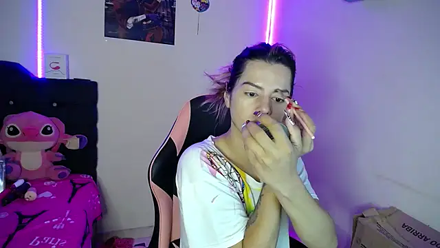 Snapshot of yuliana_19 chatting on October 2025 09:51:01 AM yuliana 19 online show from October 2025 09:51:01 AM