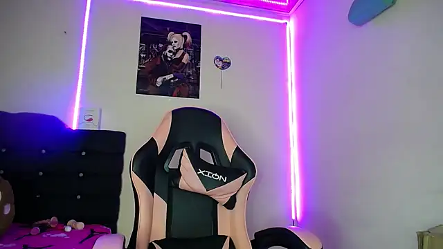 Snapshot of yuliana_19 chatting on October 2025 11:11:01 AM yuliana 19 online show from October 2025 11:11:01 AM