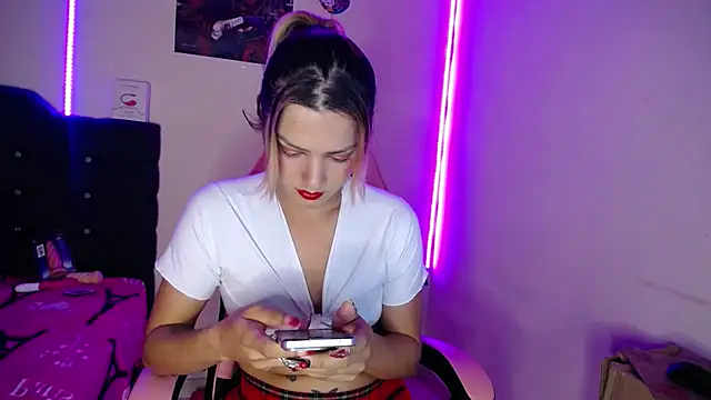 Snapshot of yuliana_19 chatting on October 2025 02:40:02 PM yuliana 19 online show from October 2025 02:40:02 PM