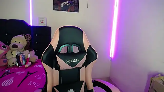 Snapshot of yuliana_19 chatting on October 2025 10:48:01 AM yuliana 19 online show from October 2025 10:48:01 AM