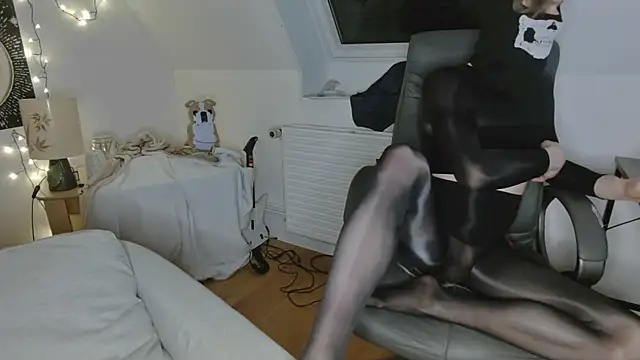 Nyl0nnickb0y online show from March 2026 09:18:02 PM