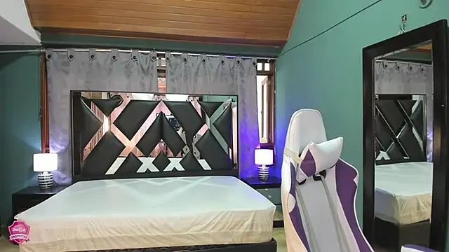 Linda4Petite online show from March 2025 06:01:02 PM