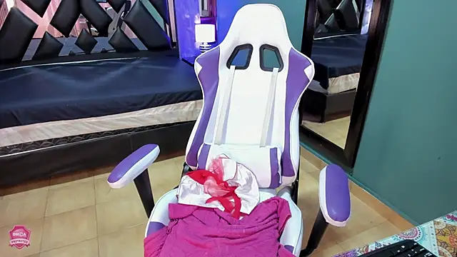 Linda4Petite online show from March 2025 09:40:02 PM