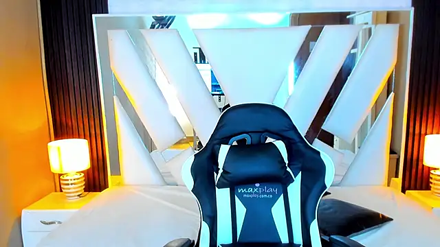 Linda4Petite online show from October 2025 06:15:01 PM