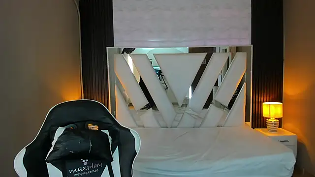 Linda4Petite online show from March 2026 06:14:02 PM