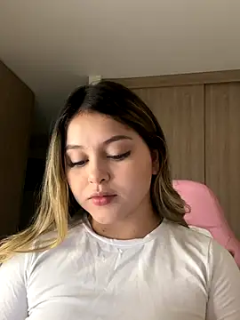 lunablossom  online show from December 2025 01:34:02 AM