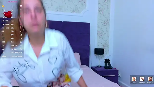Snapshot of KarinaNoir chatting on July 2026 03:54:01 AM KarinaNoir online show from July 2026 03:54:01 AM
