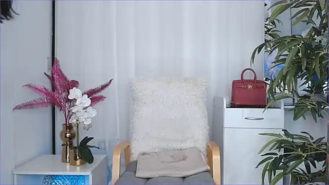 Holy Bliss online show from May 2026 08:47:01 PM