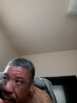 yellowwetfox online show from April 2026 01:44:01 PM