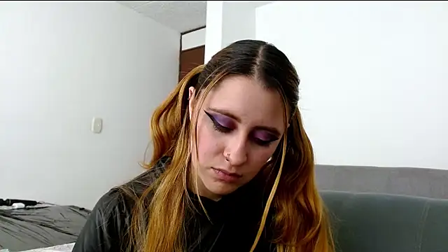 Snapshot of Juls_winter_ chatting on April 2026 06:09:02 PM Juls winter online show from April 2026 06:09:02 PM