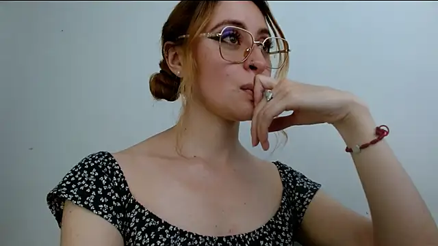 Snapshot of Juls_winter_ chatting on June 2026 07:38:02 PM Juls winter online show from June 2026 07:38:02 PM