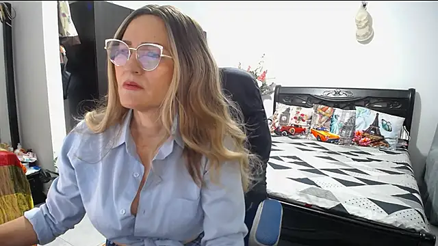 Xiimen online show from January 2025 11:40:02 PM