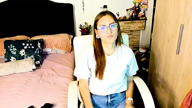 Xiimen online show from March 2025 10:28:02 PM