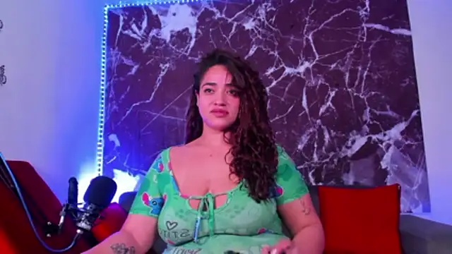 Snapshot of HannaMiills@xh chatting on February 2026 01:12:02 PM HannaMiillsxh online show from February 2026 01:12:02 PM