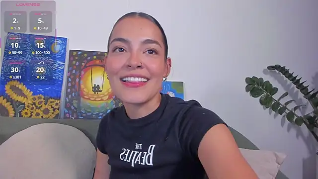 Snapshot of TIFFANYRUSSO chatting on June 2026 05:42:01 AM TIFFANYRUSSO online show from June 2026 05:42:01 AM