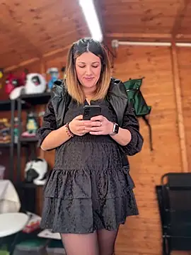 DaisyVibesss online show from December 2024 01:52:02 PM