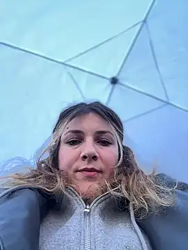 DaisyVibesss online show from February 2025 12:35:02 PM