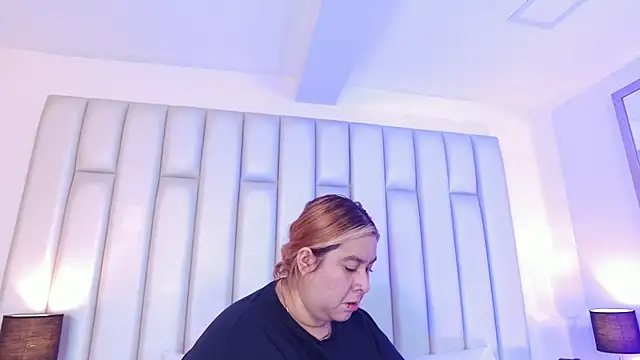 aandreaperez online show from February 2026 01:06:02 PM