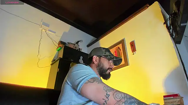 CamiloGray  online show from October 2025 01:44:02 PM