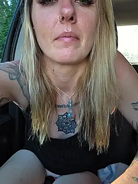 Snapshot of SheIsSomething chatting on June 2026 01:47:02 AM SheIsSomething online show from June 2026 01:47:02 AM