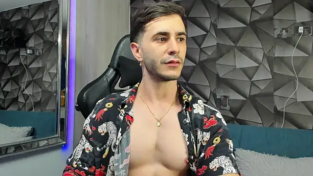 Latino stud4u online show from December 2025 12:20:02 AM