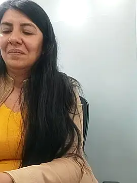 aisha latina online show from March 2025 06:33:02 PM