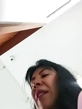 aisha latina online show from September 2025 03:22:02 PM