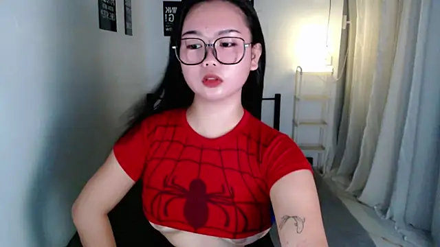Snapshot of Vivorey_Leighn chatting on July 2026 09:06:02 PM Vivorey Leighn online show from July 2026 09:06:02 PM