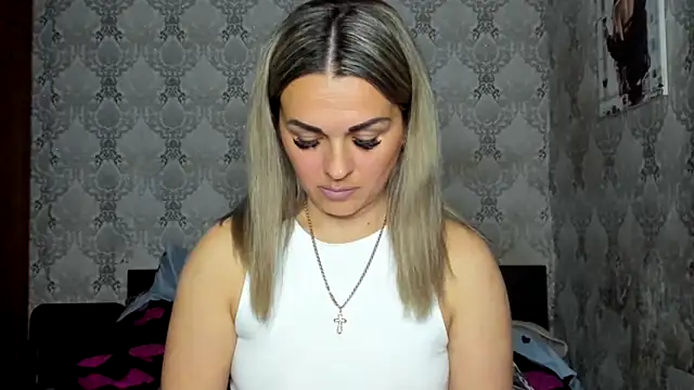 NicoletMoore online show from April 2026 07:28:01 PM