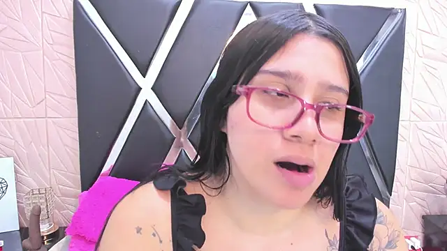 Snapshot of MiaCelestte chatting on January 2025 11:07:01 PM MiaCelestte online show from January 2025 11:07:01 PM