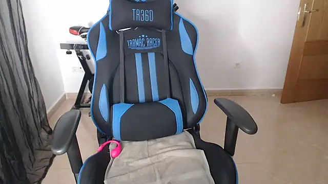 LARACRUZ30 online show from February 2026 06:54:01 AM